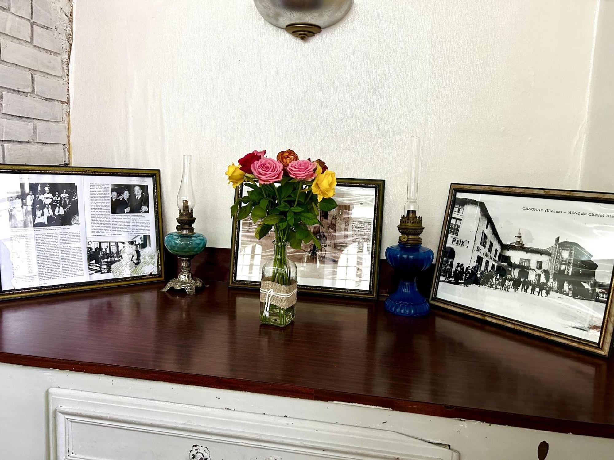 Hotel Central Chaunay Bagian luar foto