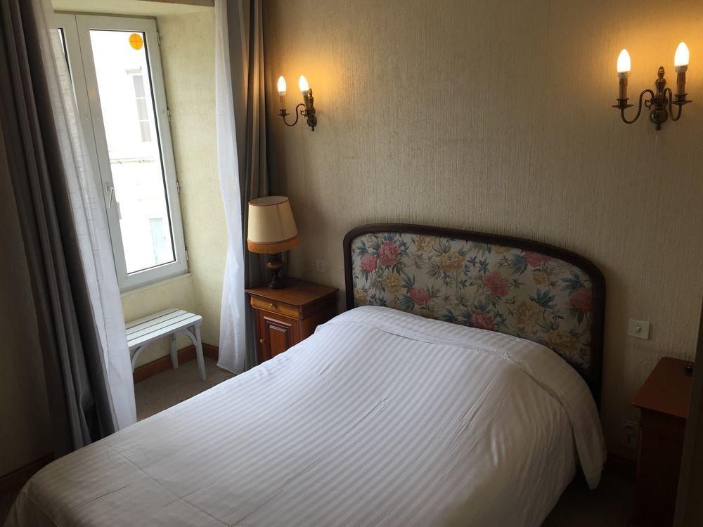 Hotel Central Chaunay Bagian luar foto