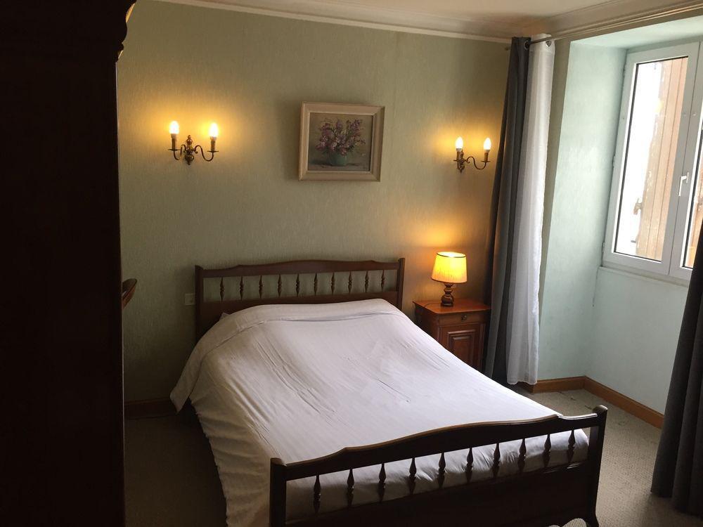 Hotel Central Chaunay Bagian luar foto