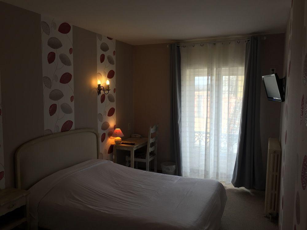 Hotel Central Chaunay Bagian luar foto