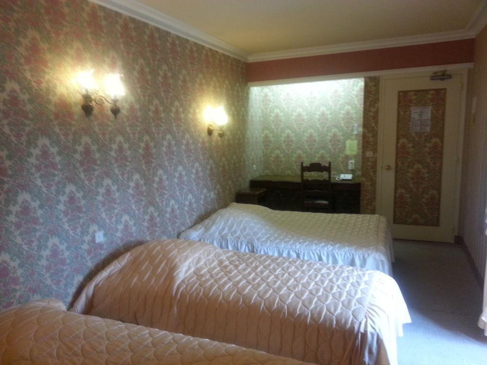 Hotel Central Chaunay Bagian luar foto