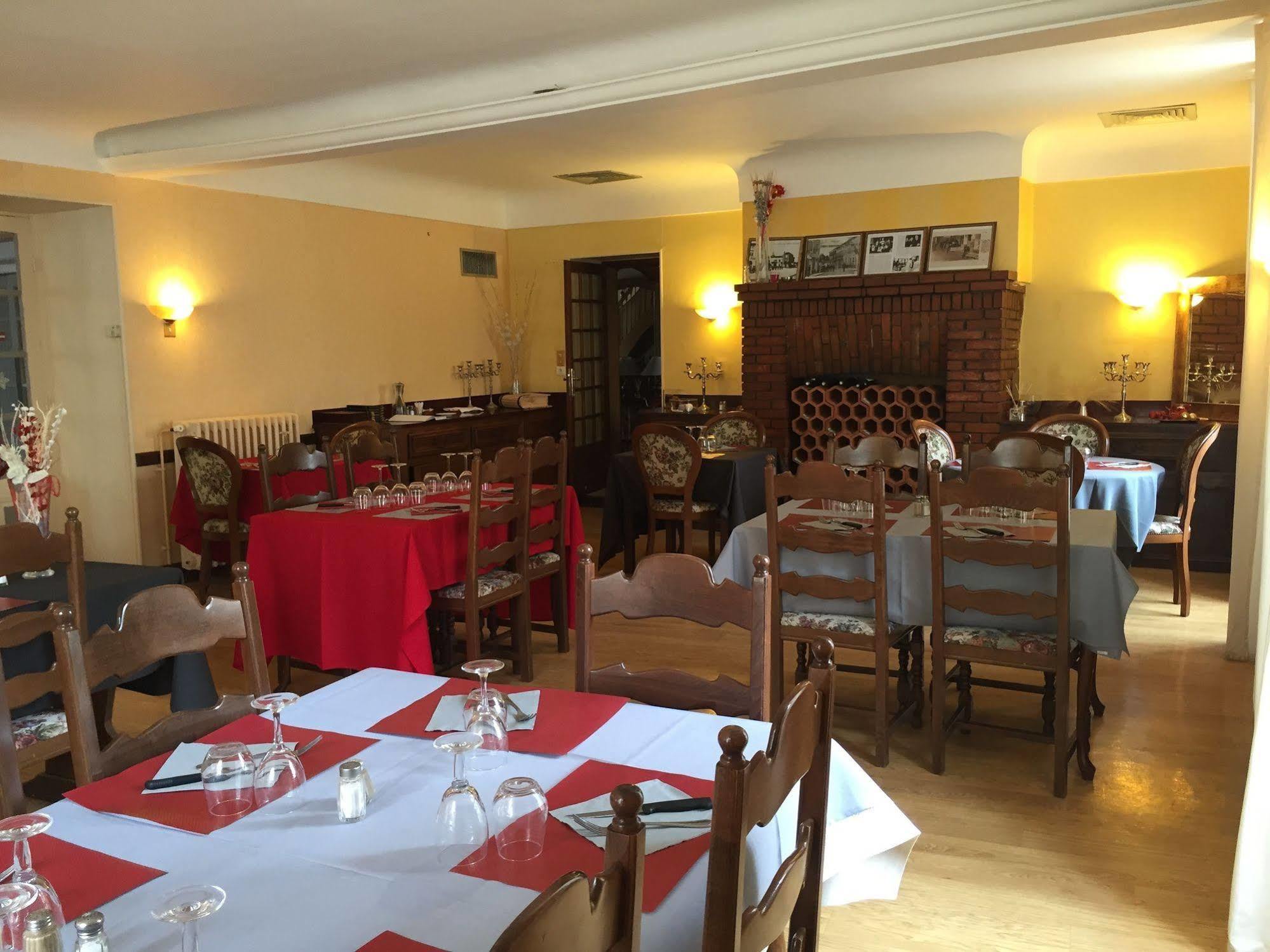 Hotel Central Chaunay Bagian luar foto