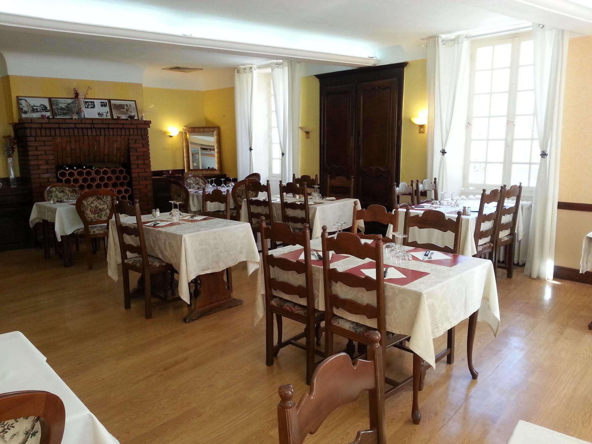 Hotel Central Chaunay Bagian luar foto