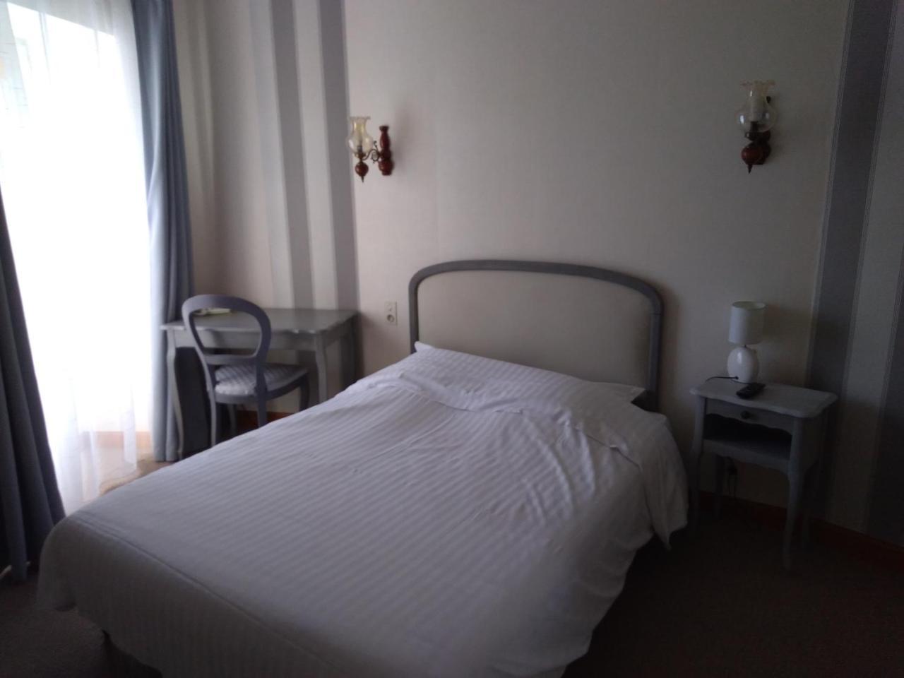 Hotel Central Chaunay Bagian luar foto