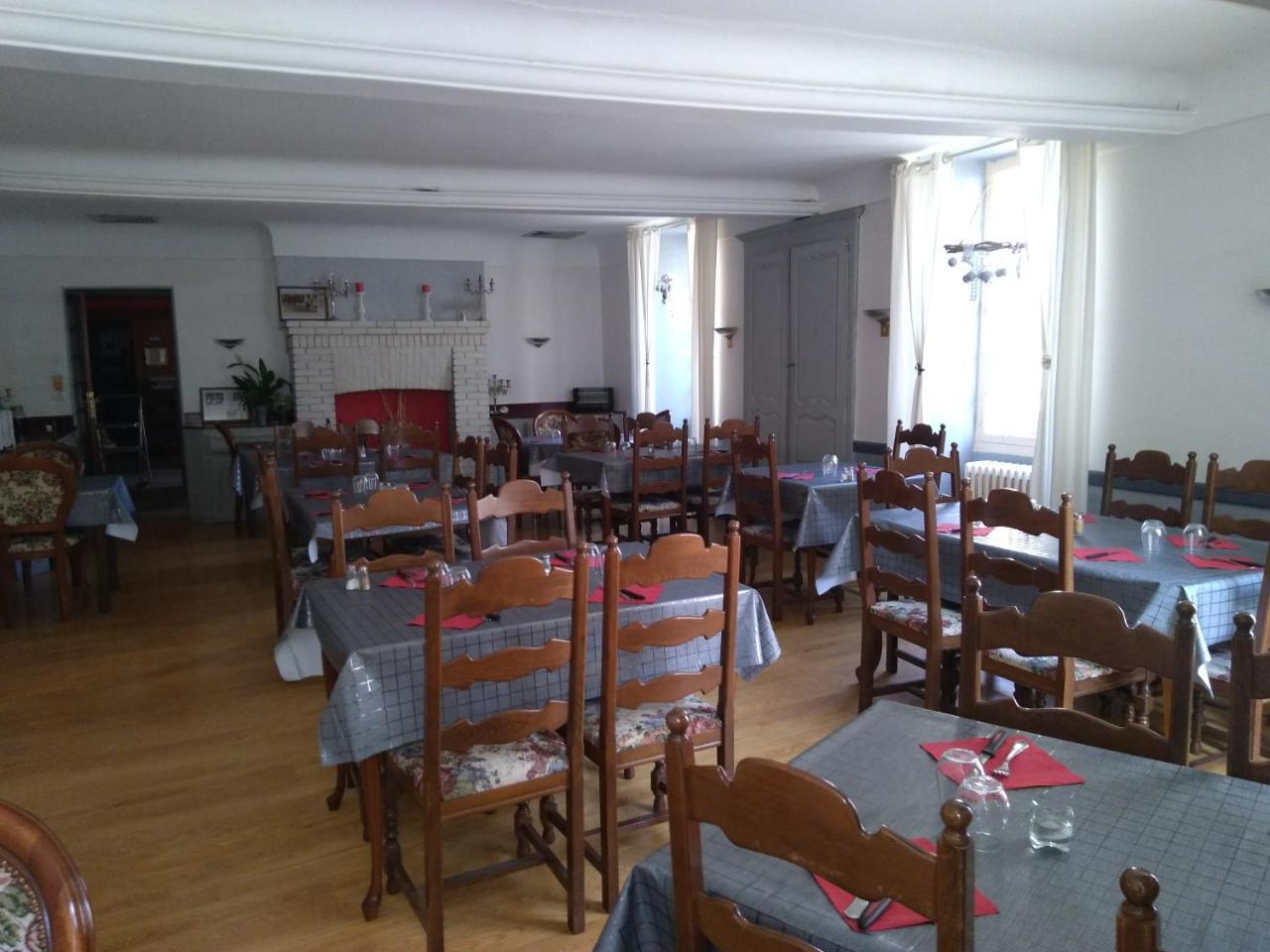 Hotel Central Chaunay Bagian luar foto